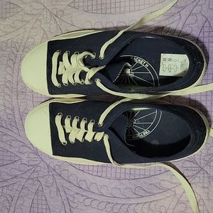 Tretorn Racket H men's sz 8.5